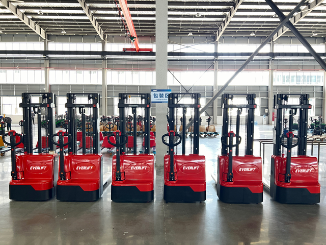 Everlift 1,2 т 1,5 т 3 м 3,5 м Полностью электрический штабелер-штабелер Подъемник Экономичный штабелер 3-ступенчатый боковой сдвиг Вариант свободного подъема Заводская цена CE