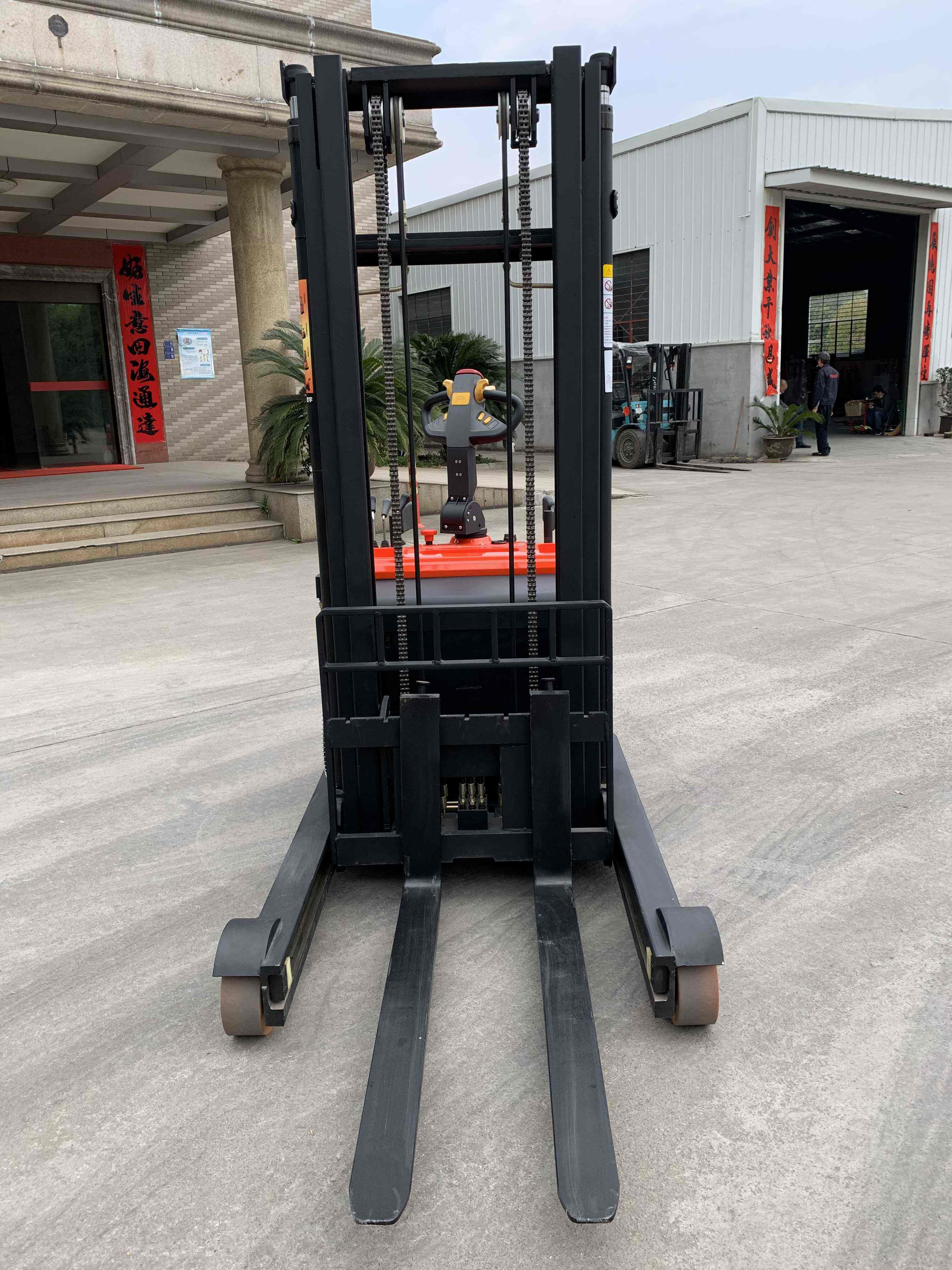 Everlift 2 тонны 1,5 тонны 1,2 тонны 1,6 м 2,5 м/3 м/3,5 м/4 м/4,5 м/5 м/5,5 м/6 м Ричстакер для поддонов Ричтрак Вилочный погрузчик с наклоном вперед/назад и ричстакером EPS
