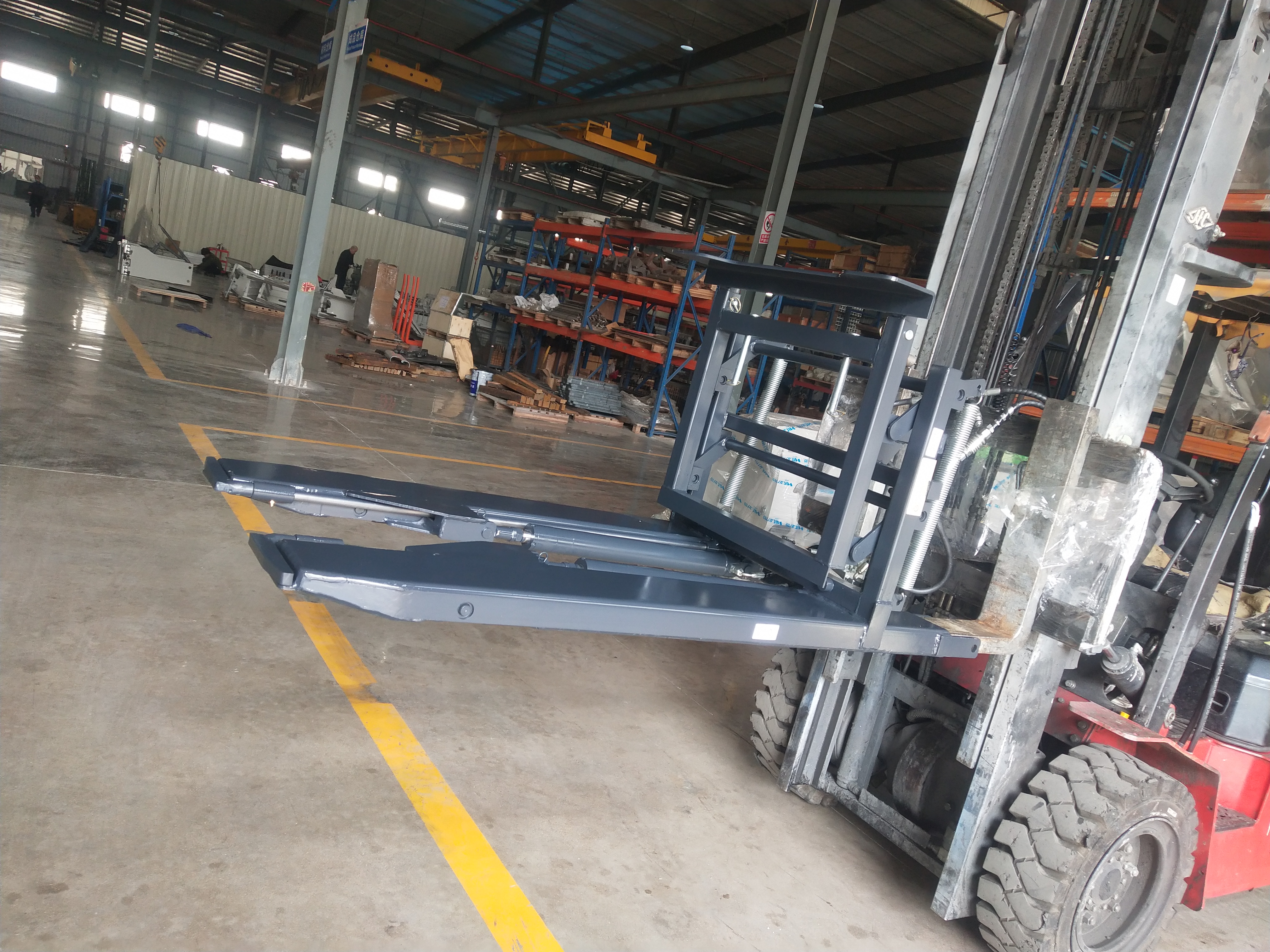 Навесное оборудование и детали для вилочного погрузчика Bin Tipper от Everlift